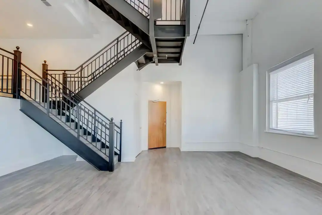 410 W 7th St unit # 107 - View 6