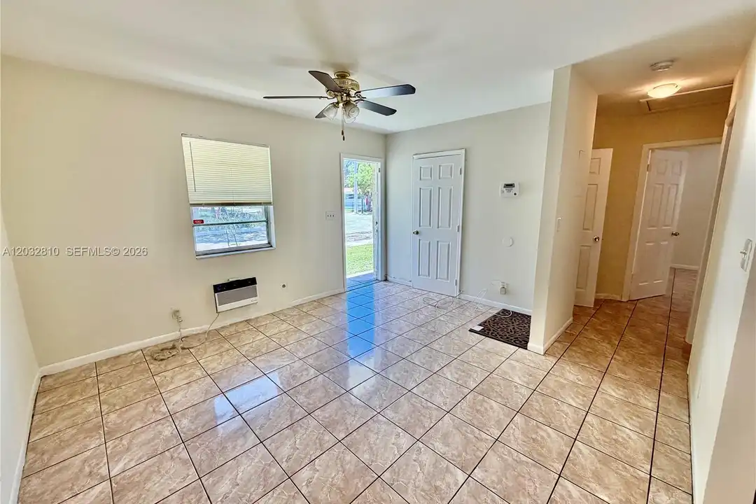 4801 SW 18th St unit 2 - View 2