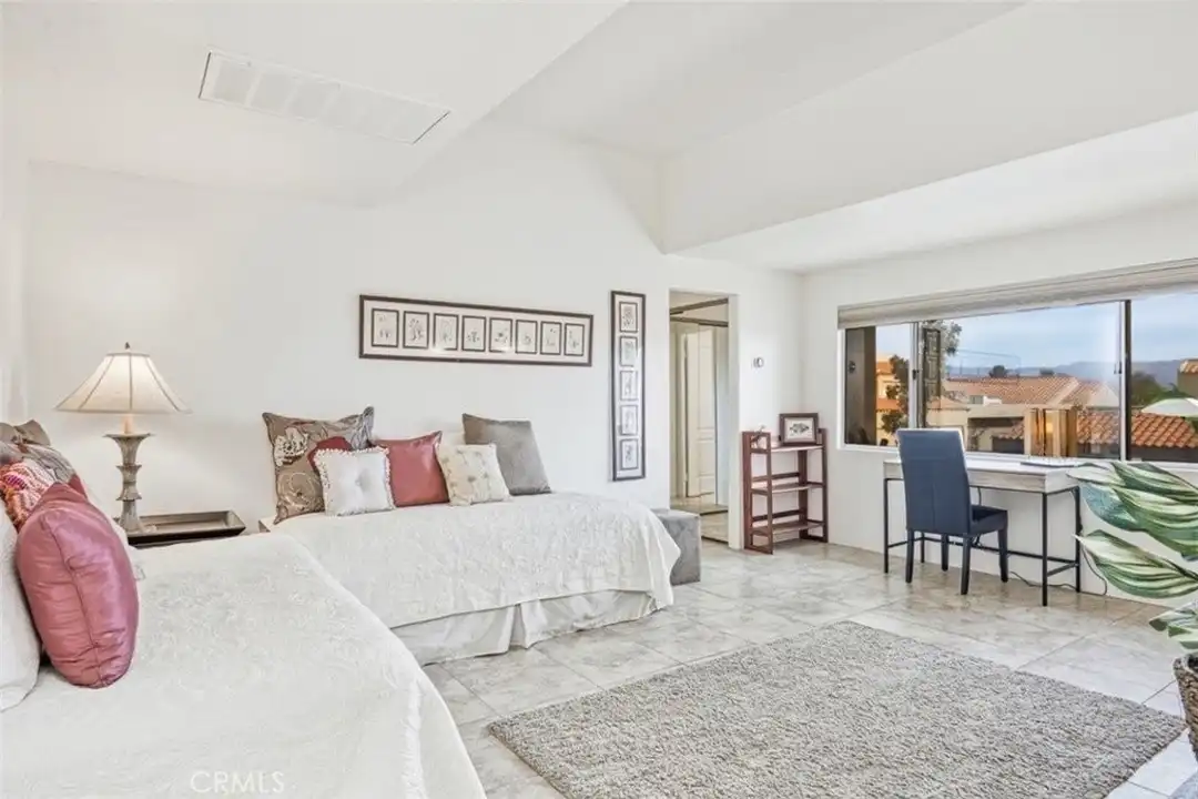 42 Colonial Dr - View 3