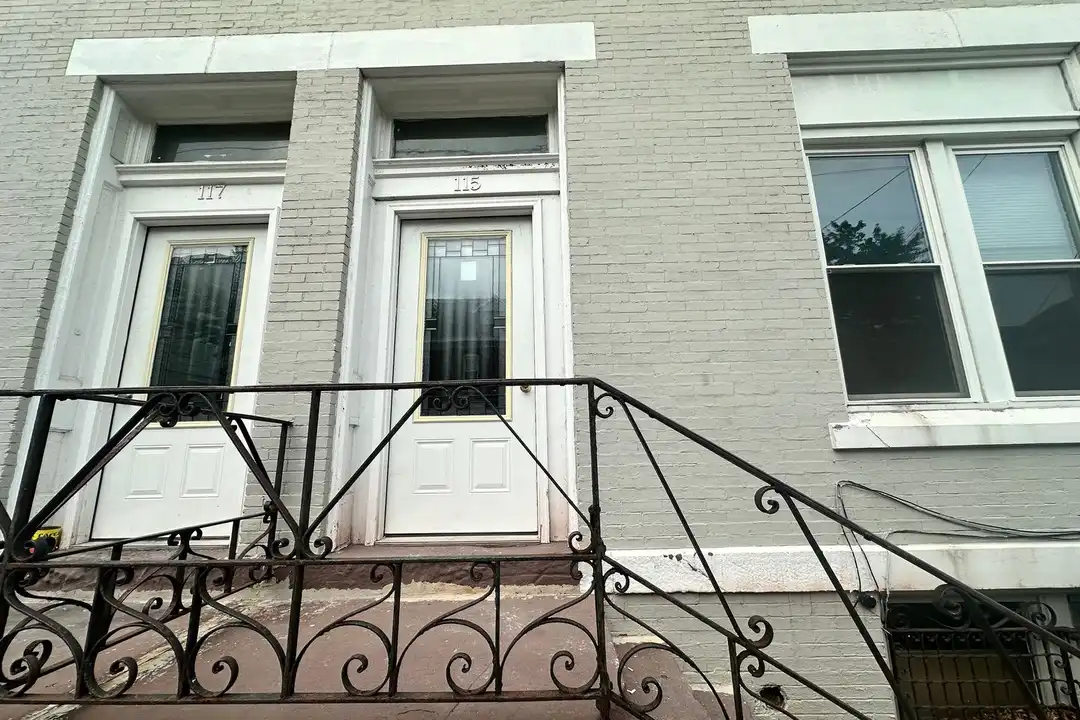 115 S 10th St unit 3 – photo 1 of 20