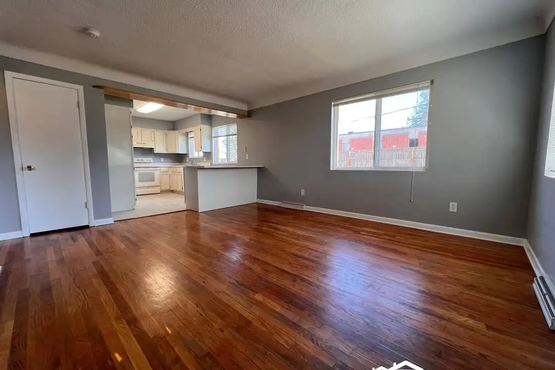 802 SW 3rd St - View 3