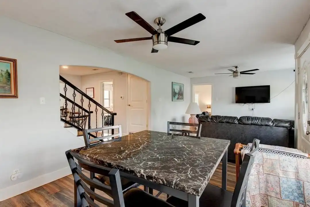 2801 W Biddison St - Daugiau
