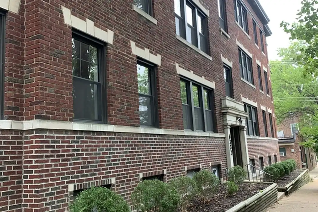 6332 N Rosebury Ave unit 2W – photo 1 of 19