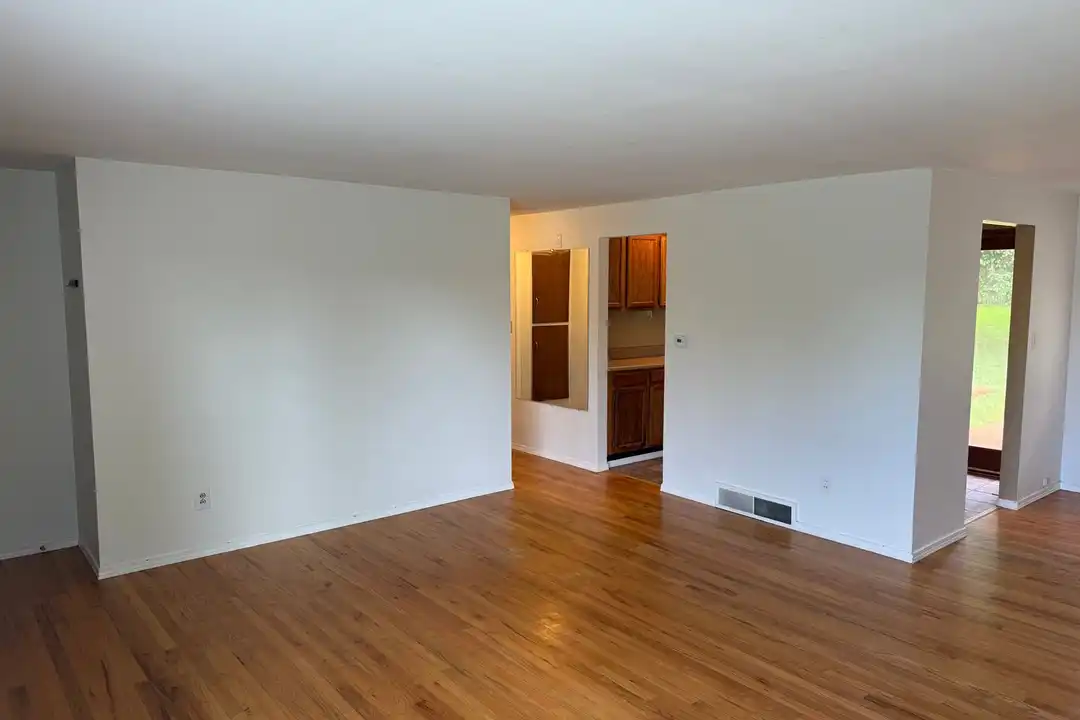 House in Kirkland - View 3