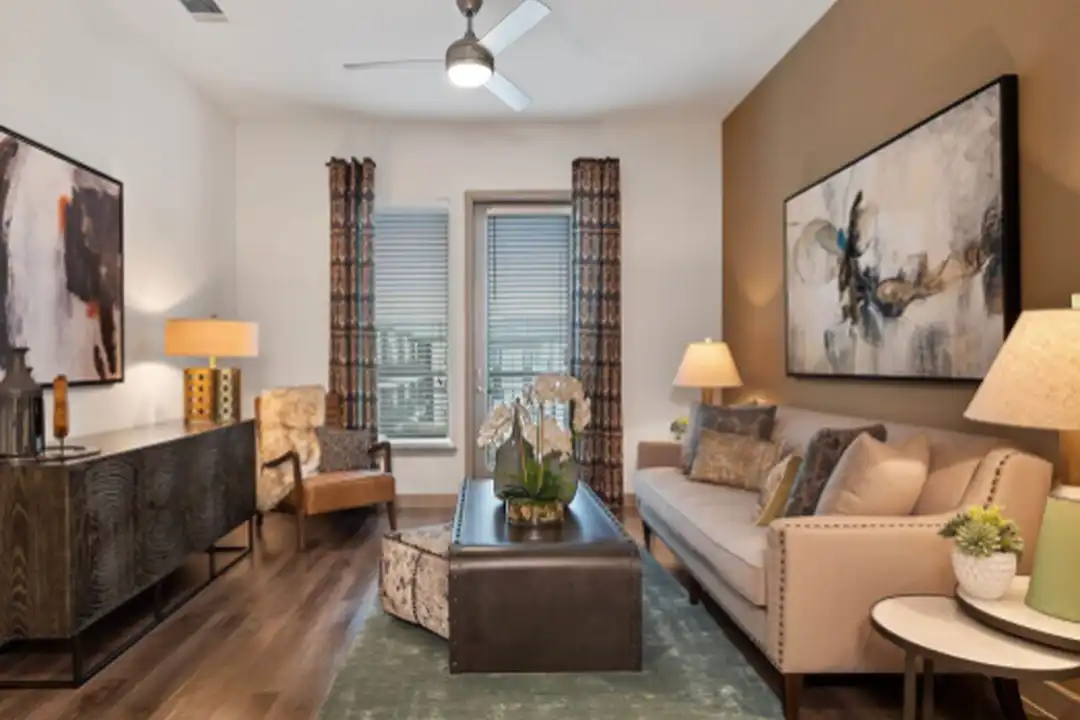 Apartment in The Woodlands - View 3