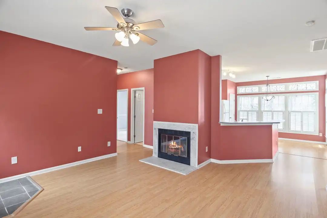 328 Glencoe Dr - More