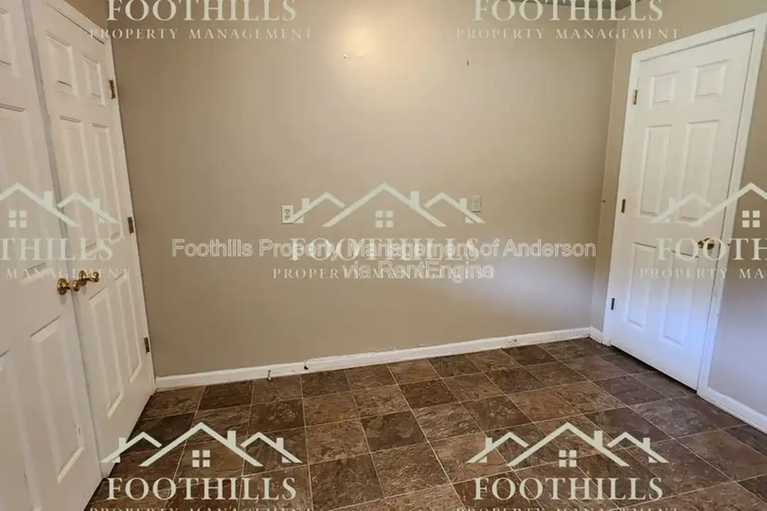 208 N Major Rd unit B - View 3