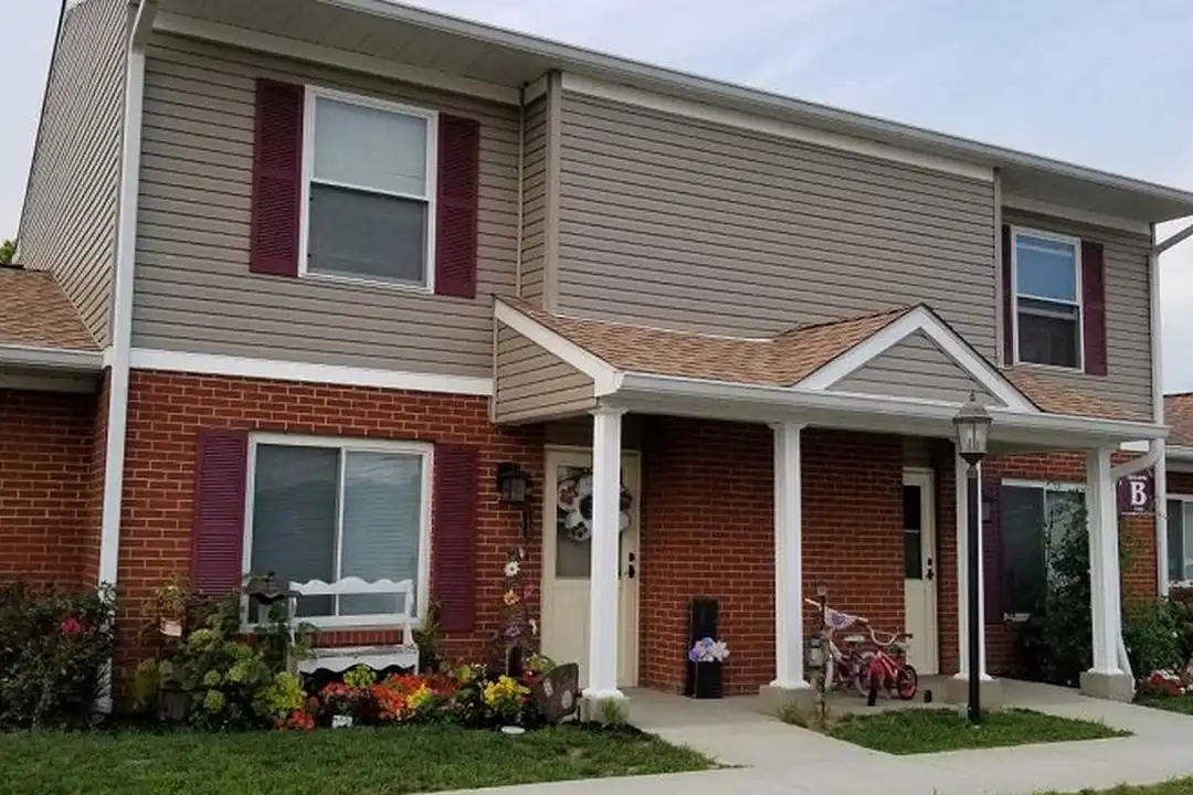 15 Orchard Ln – photo 1 of 11