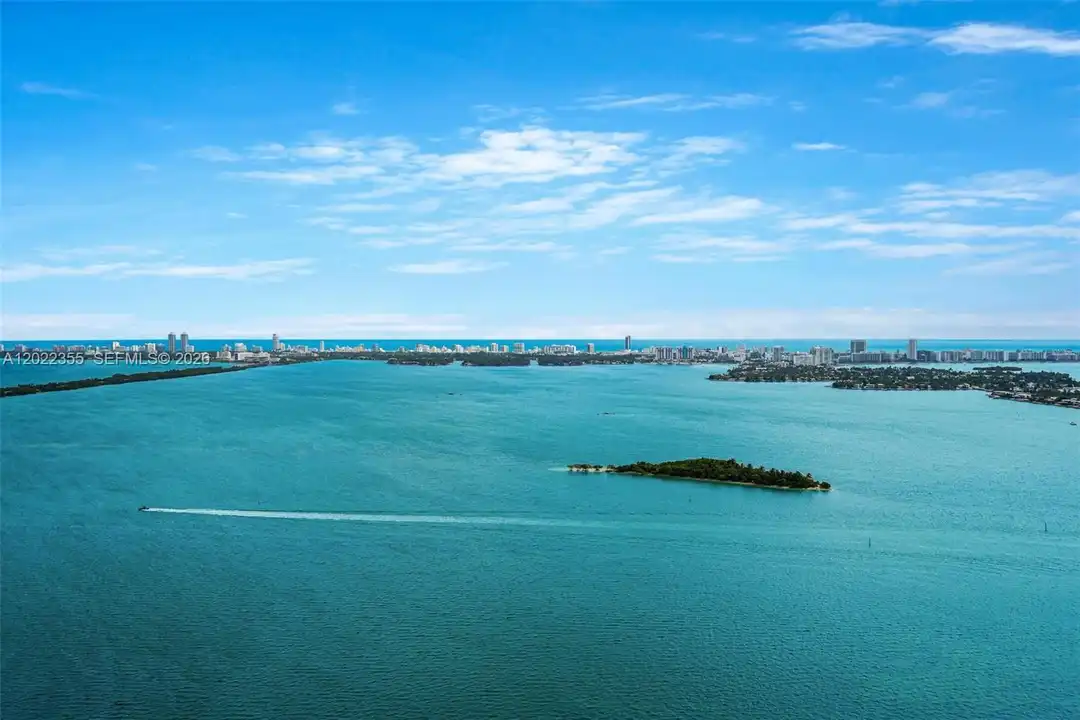 Apartment in Miami - View 3