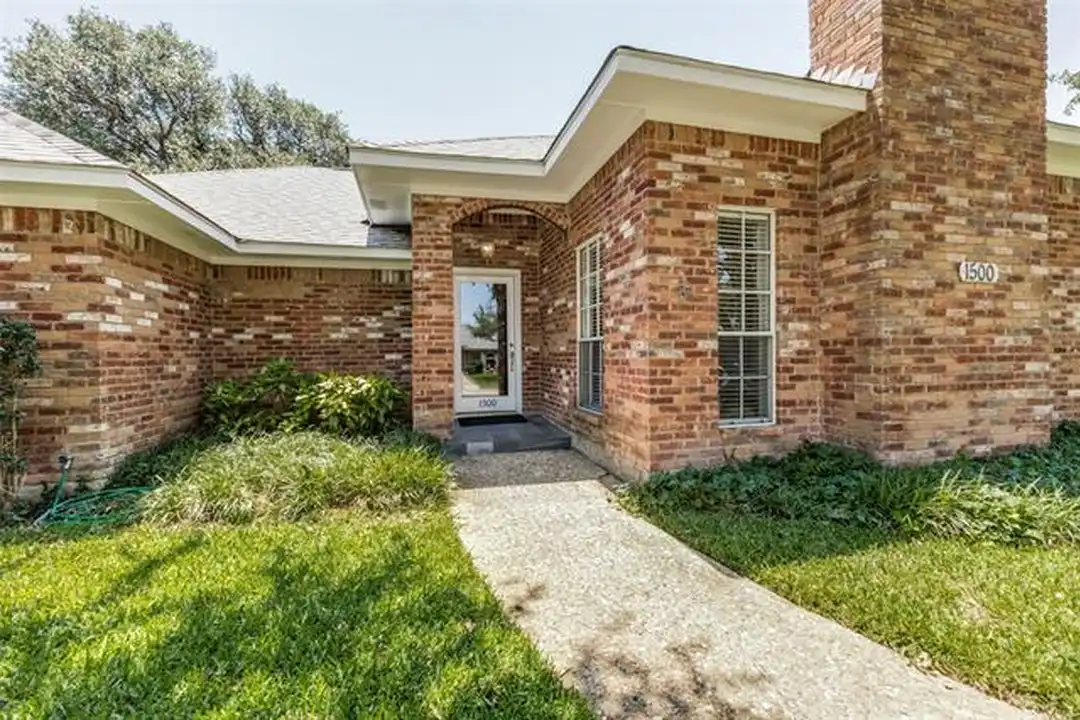 1500 Stonecrest Dr - View 2
