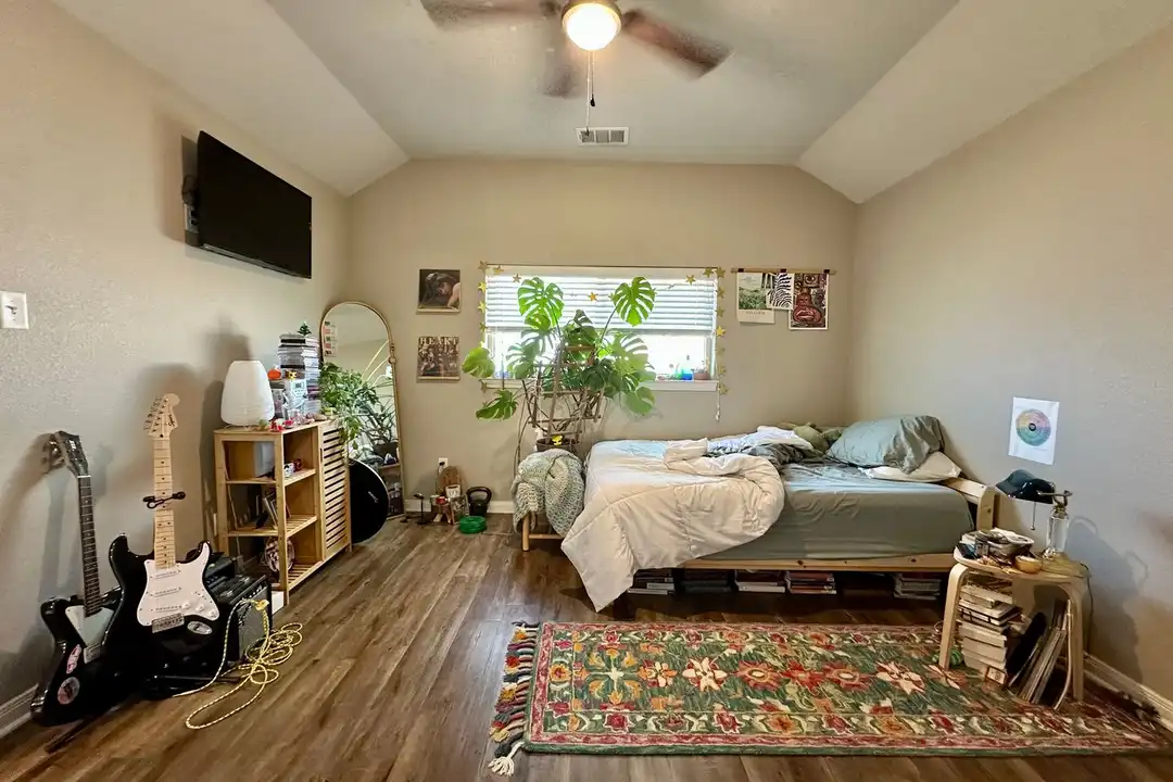 220 Church Ave - More
