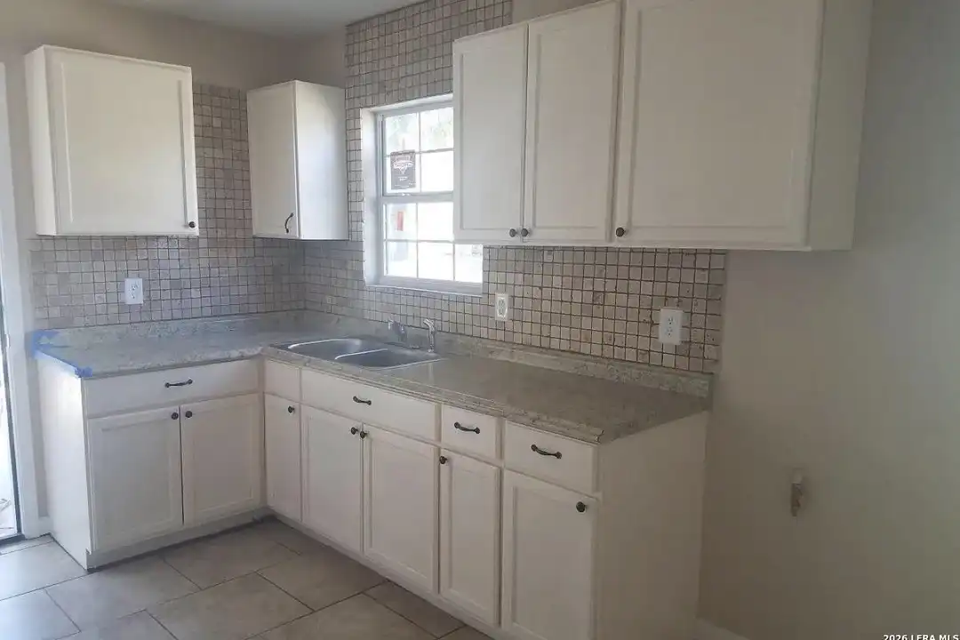 906 E Petaluma Blvd - View 3