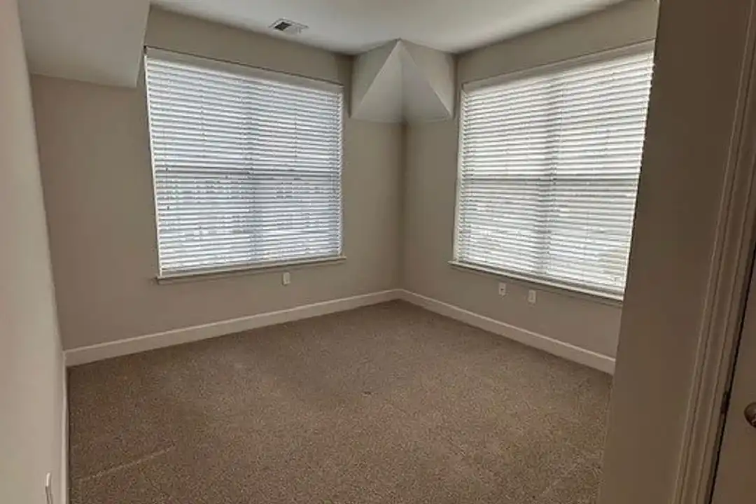 7 N Main St – photo 1 of 56
