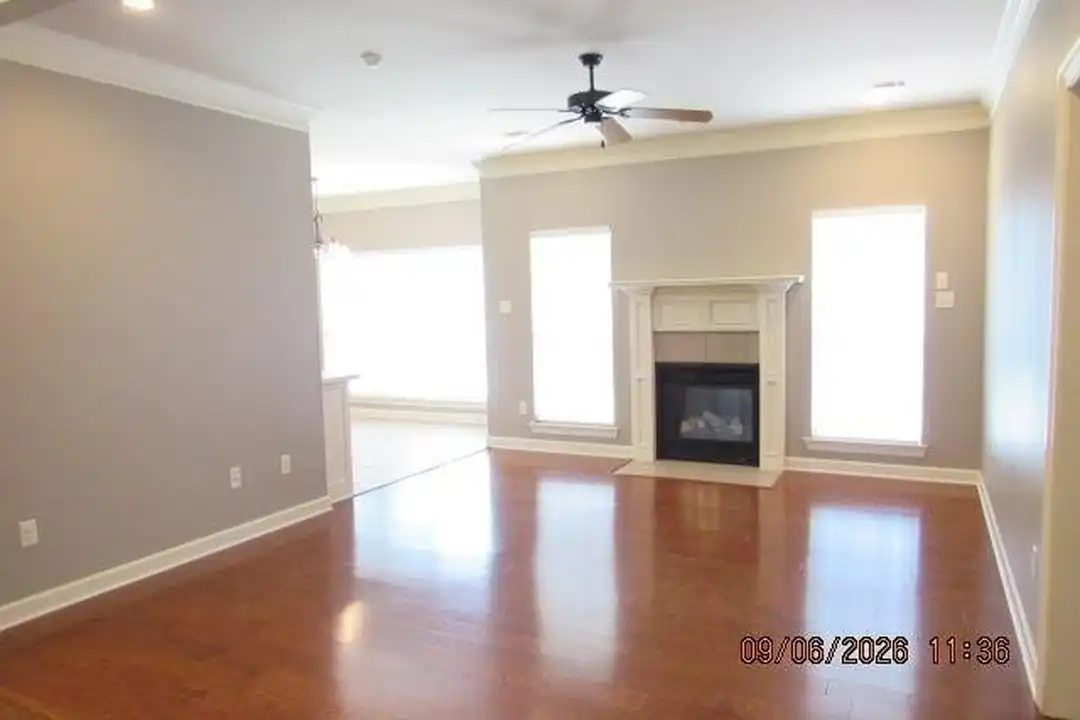 1130 Trillium Dr - View 3