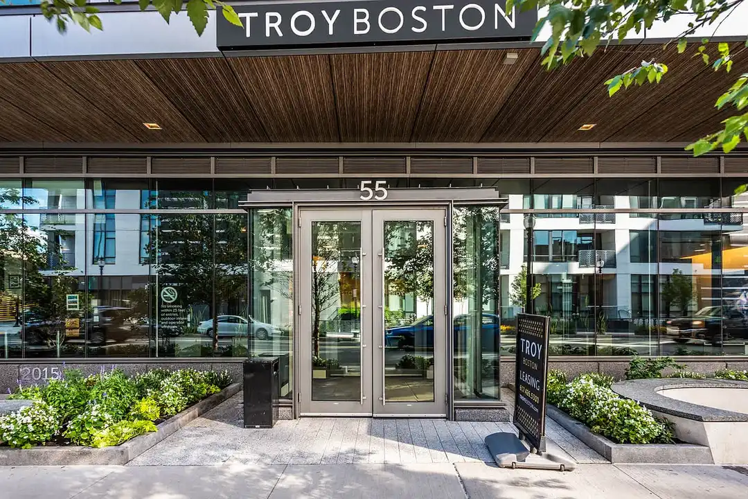 Troy Boston – pohled 3
