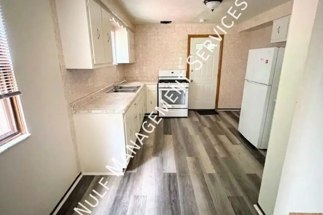 1416 Ravine St – photo 1 of 10