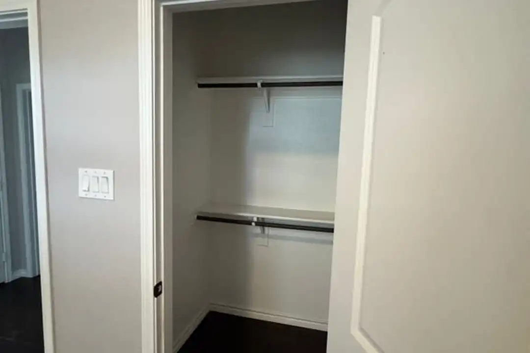421 Commonwealth Dr - View 6