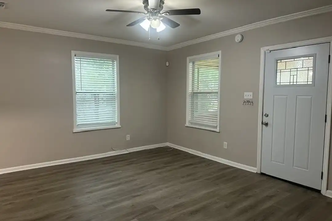 8032 Lexington Dr – pohled 2