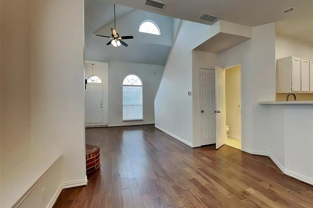 1409 Post Oak Dr - View 6