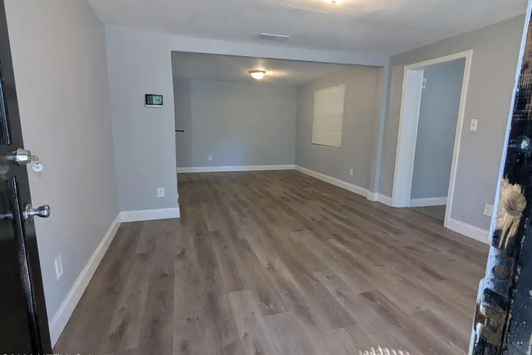 1834 Meharry Ave – pohled 4