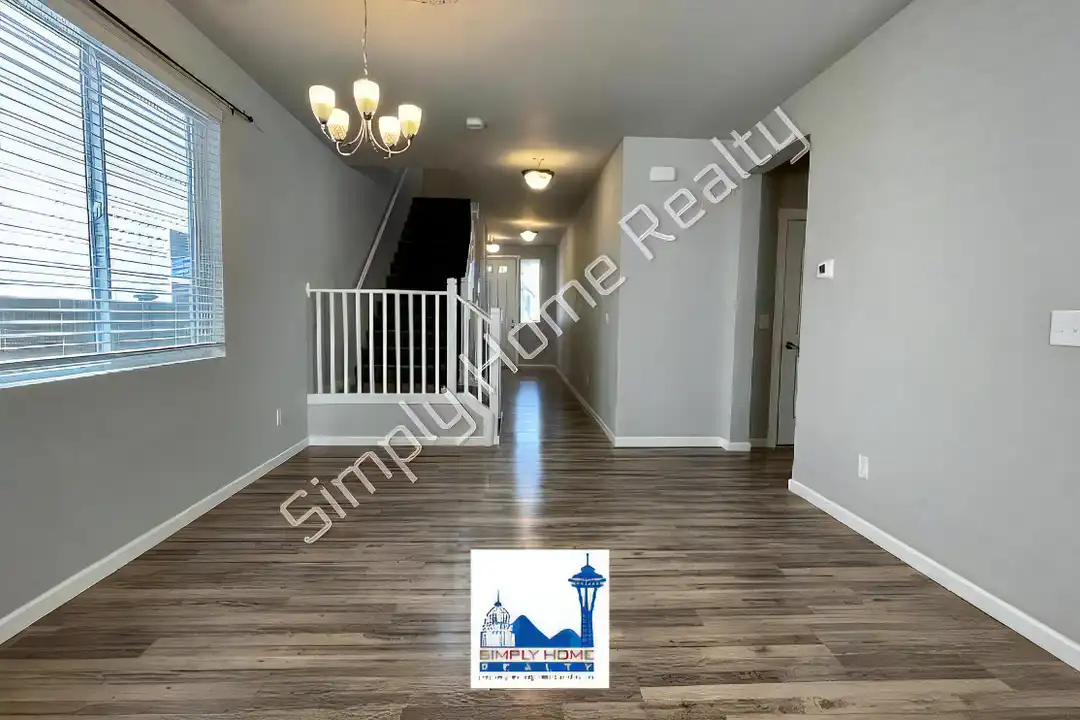5021 Andrew St SE - View 6