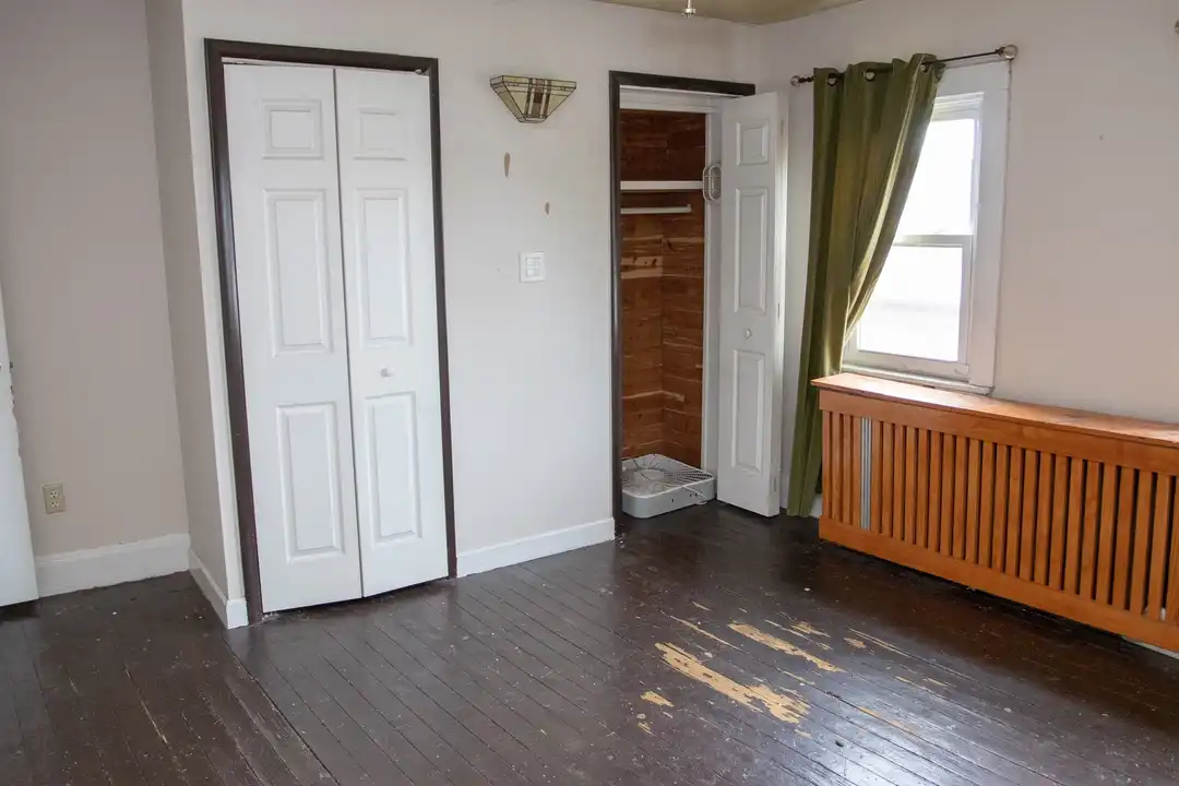 1821 Edwards Wy - View 2