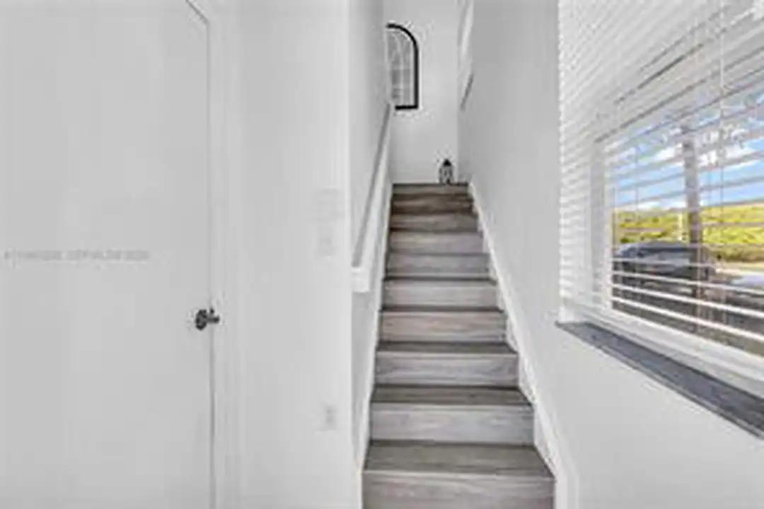2981 Crestwood Ter - View 3