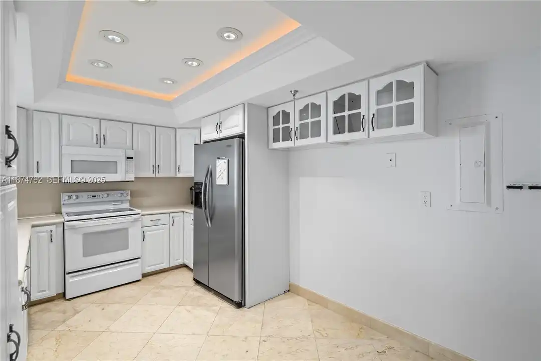 520 Brickell Key Dr unit a705 - View 3