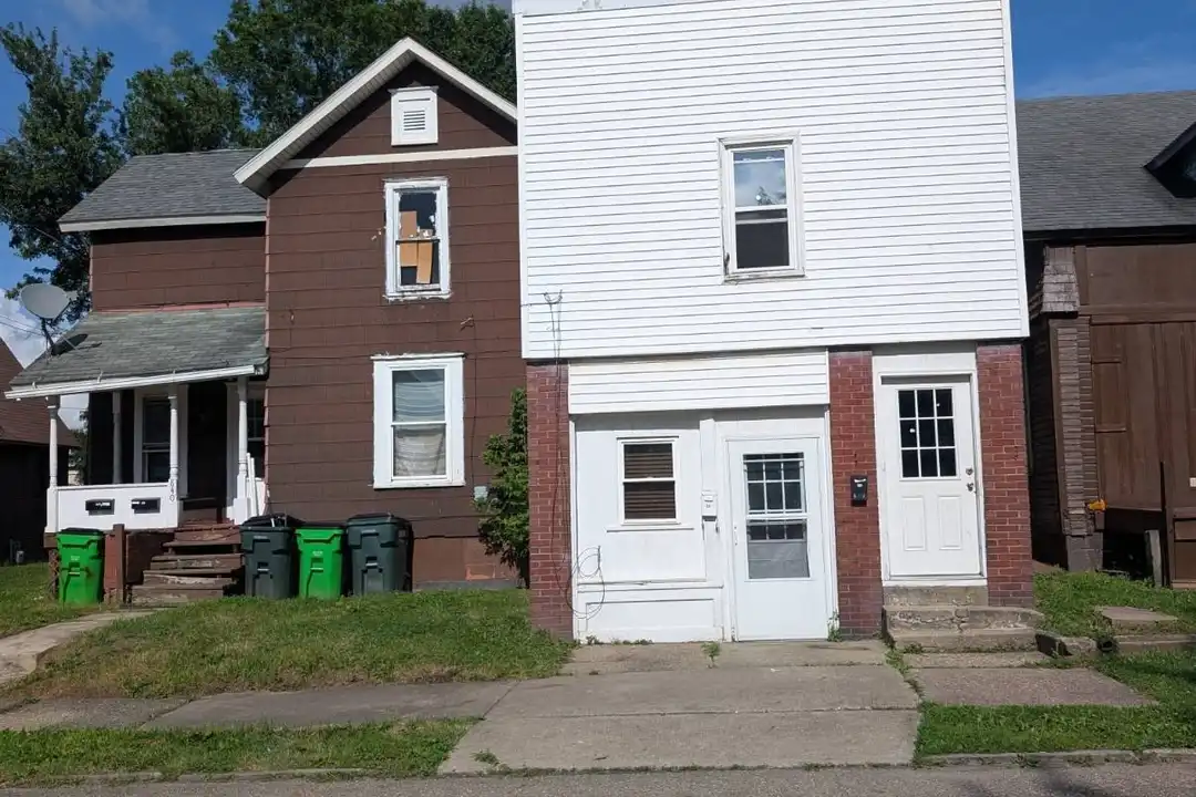844 S Linden Ave – photo 1 of 5