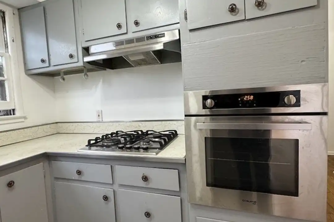 322 Franklin Ave #1 - More