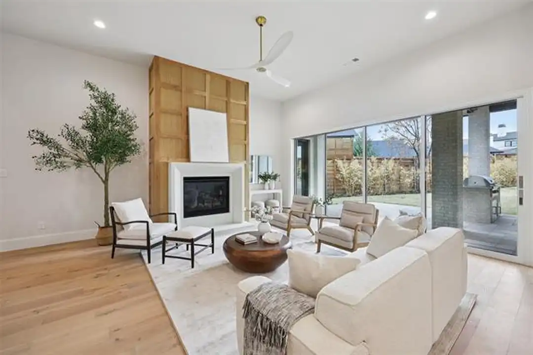 3845 Van Ness Ln - View 6