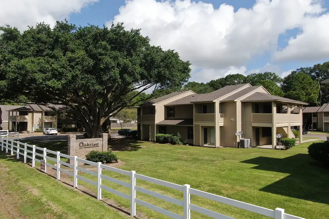 OAKVIEW APARTMENTS - View 3