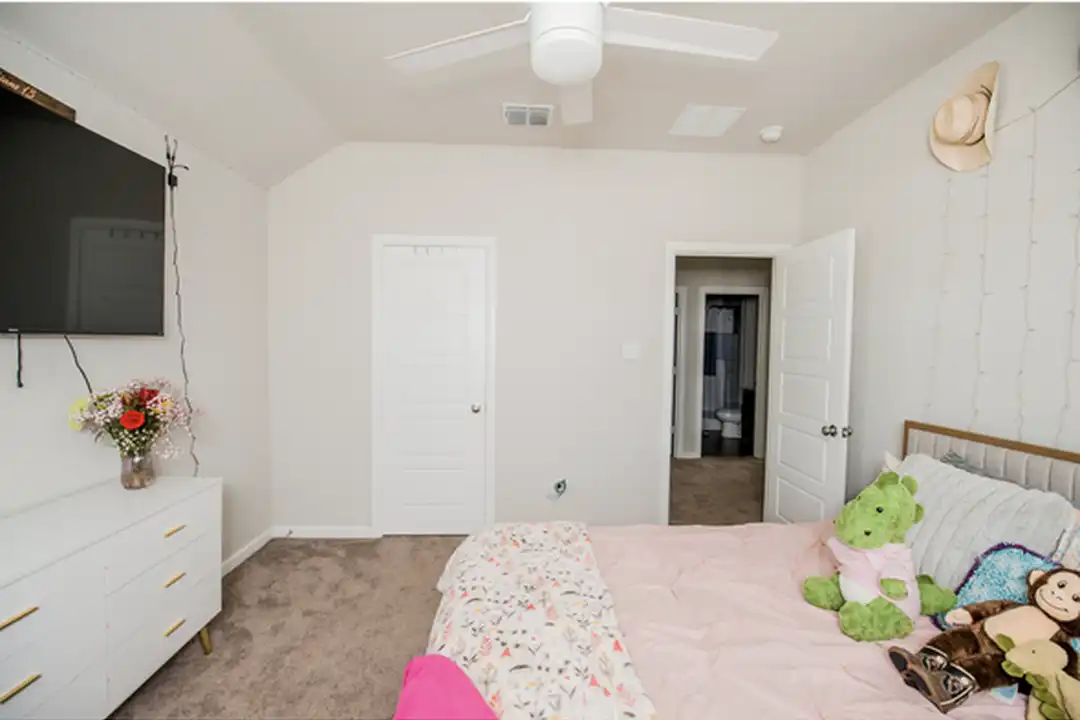 643 Hazeltine Rd - View 5