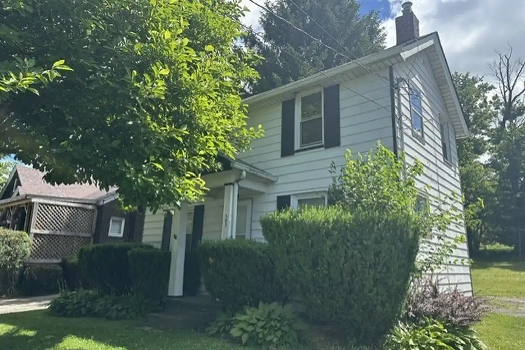 505 6th St – photo 1 of 10