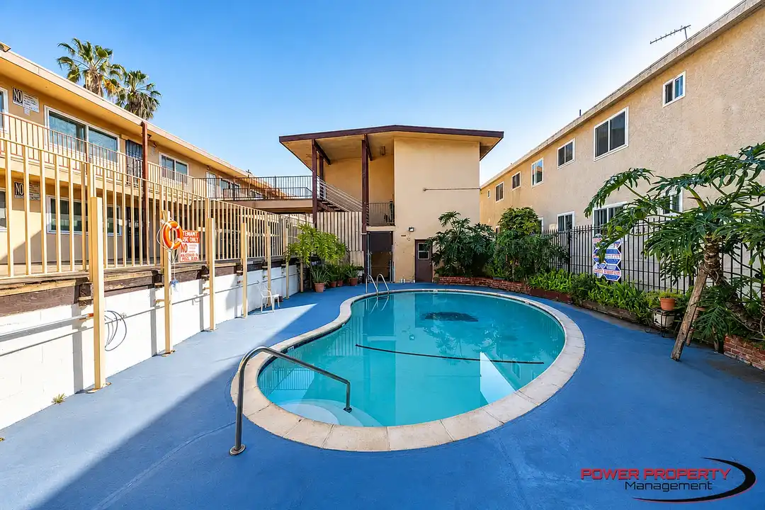 Apartment in Inglewood - View 5
