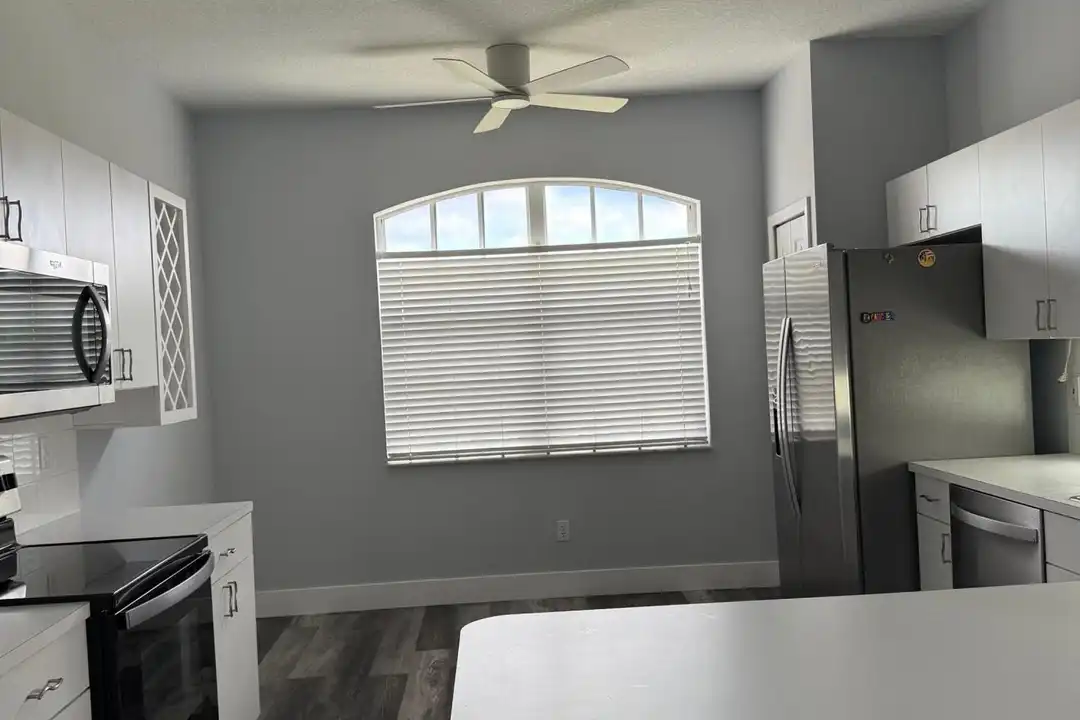 822 NW Sorrento Ln - View 6