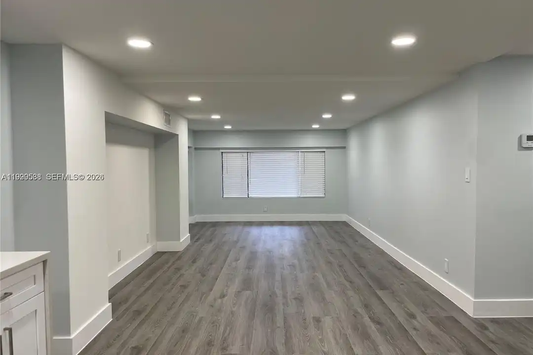 4725 SW 62nd Ave #103 - View 3