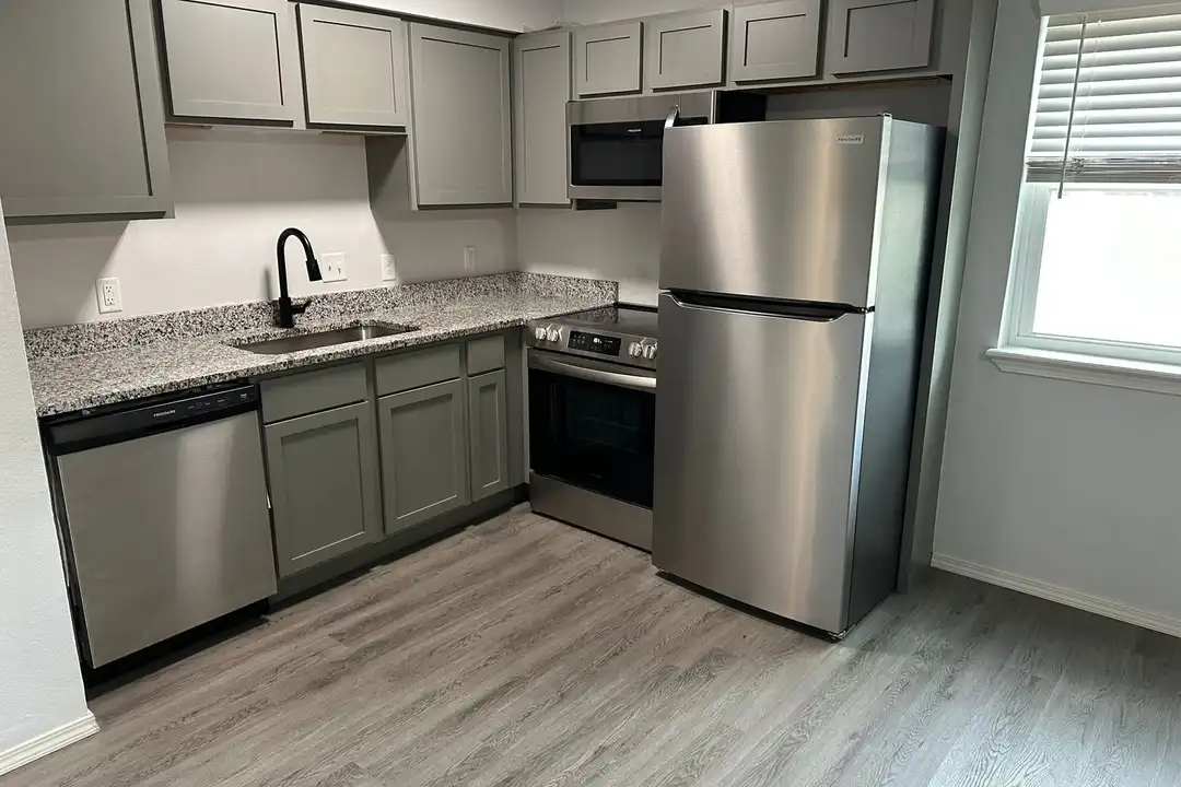 1201 Backus Ave unit #F - View 4