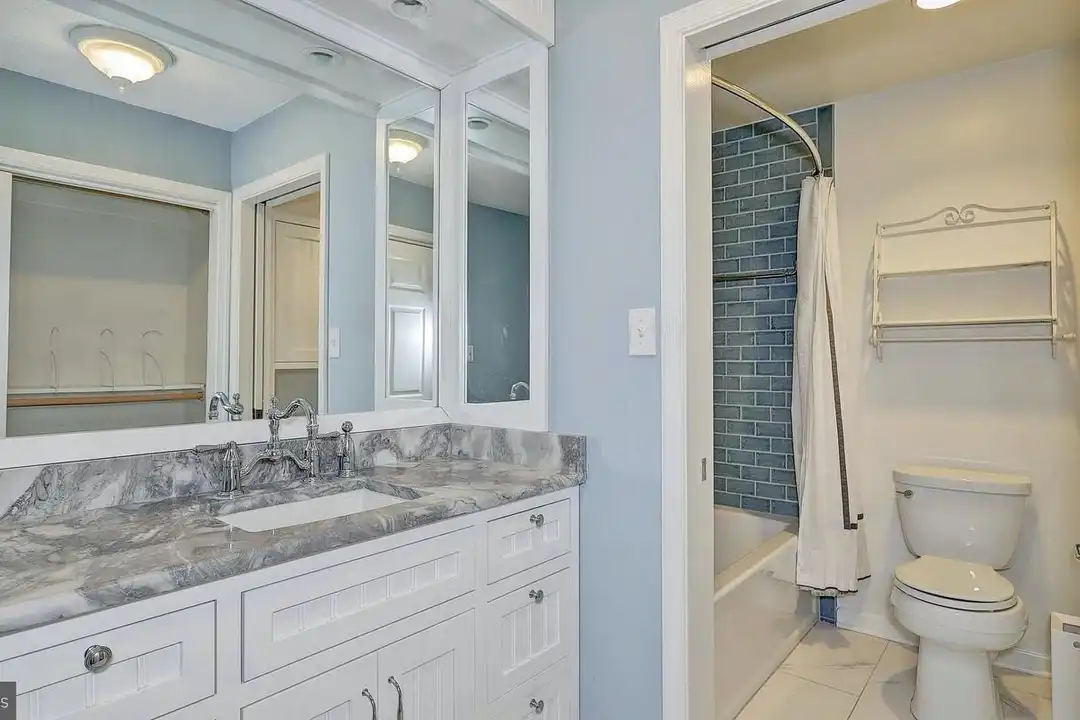 7598 Lakeside Village Dr - View 4