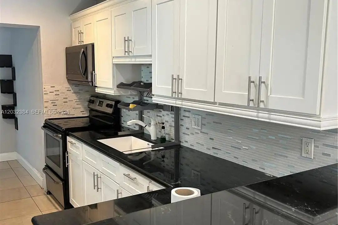 633 E 22nd St - View 5