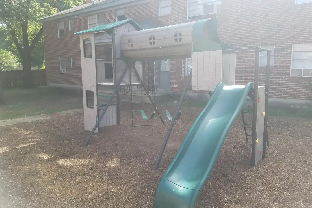 1301 E Raines Rd unit 3 – pohled 5