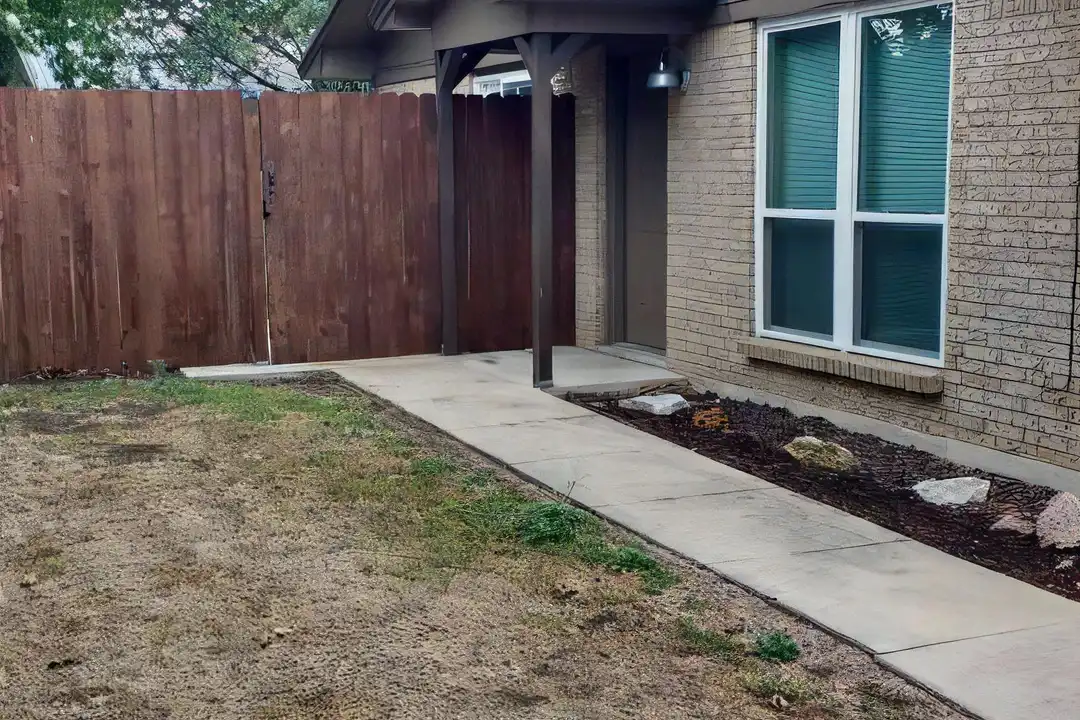 1001 Lewis Dr – photo 1 of 10