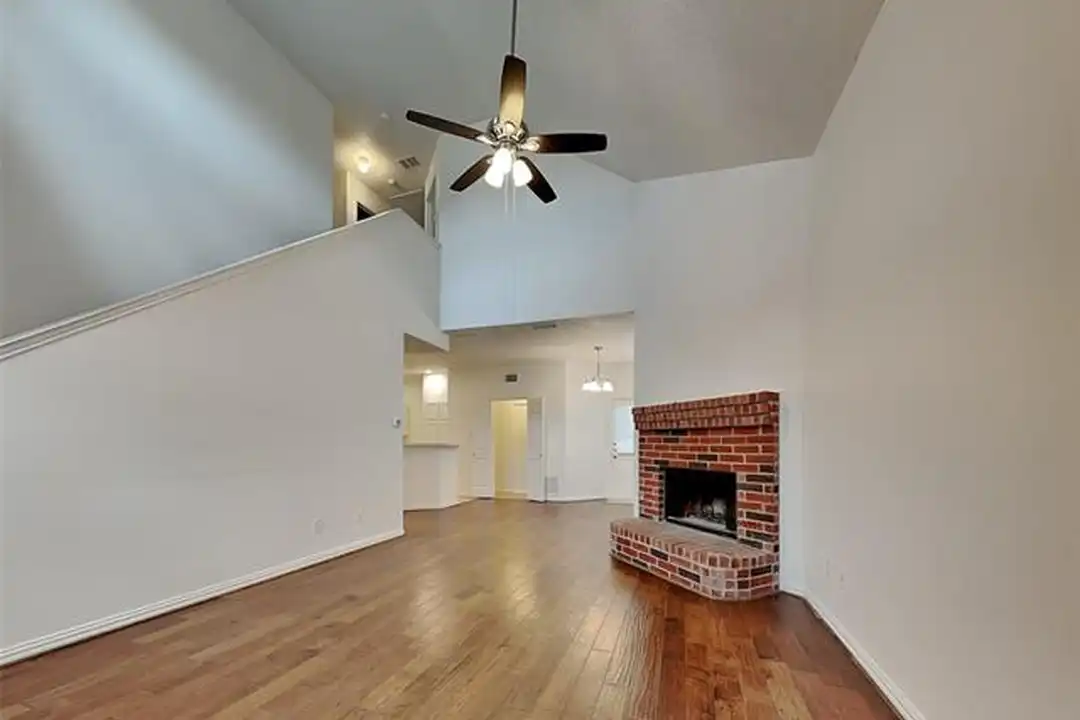 1409 Post Oak Dr - View 4