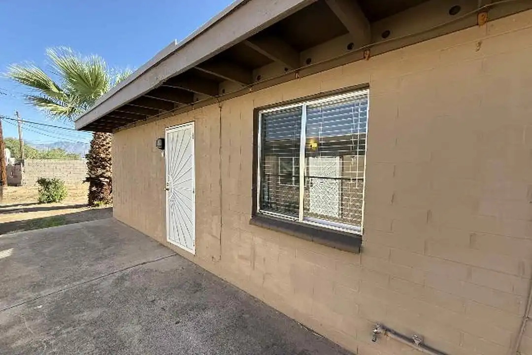 5433 E 30th St - View 3