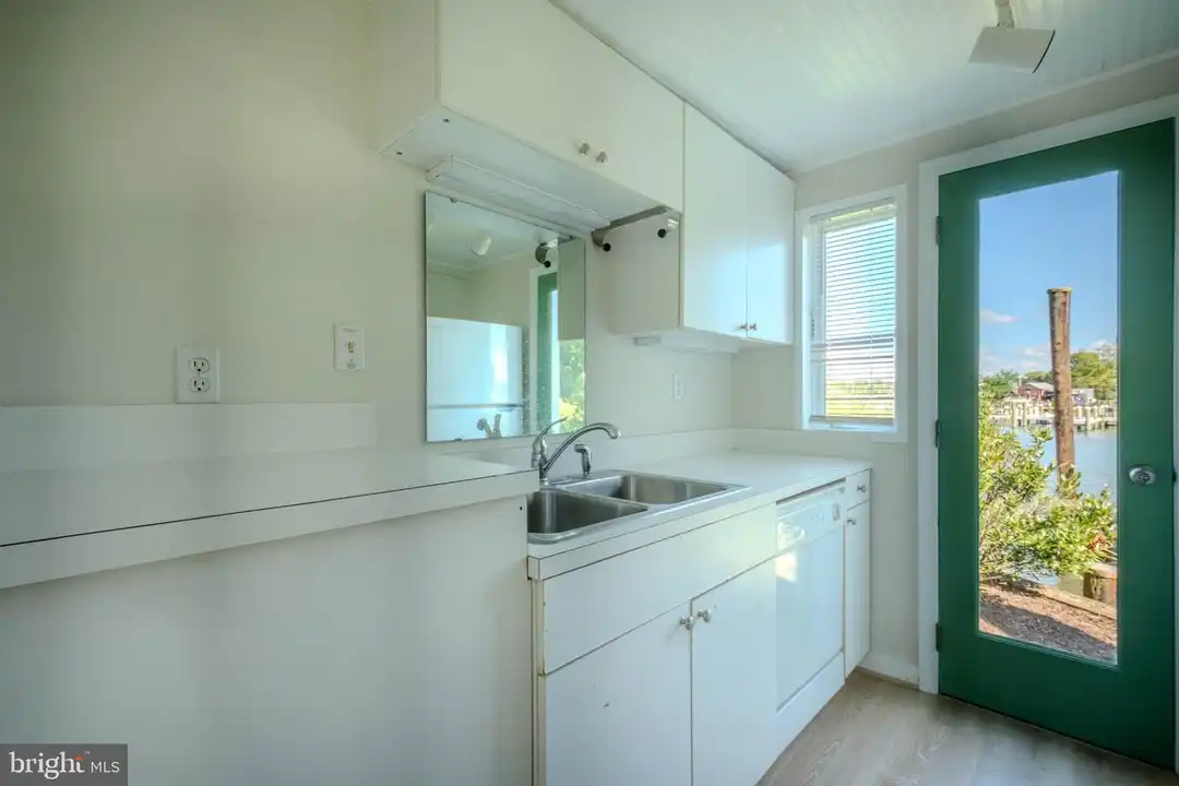 Apartment in Deale - View 4