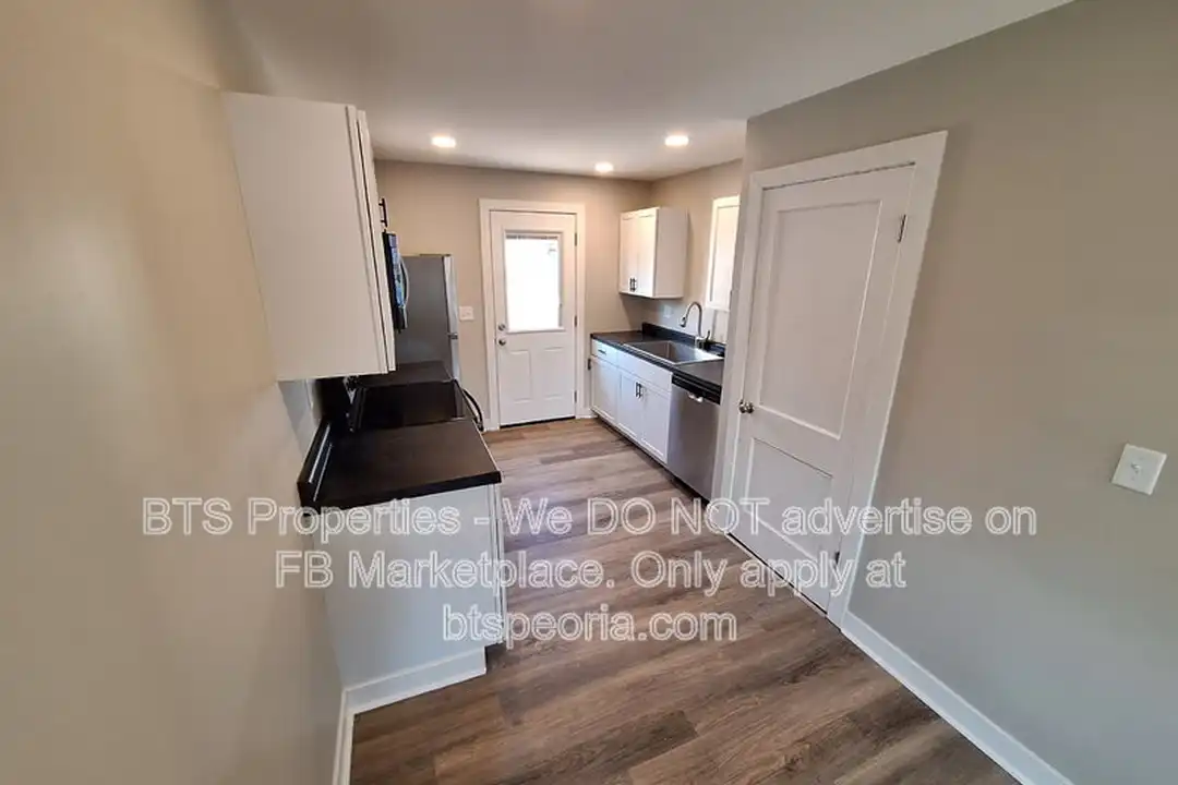 813 E Sciota Ave - View 2