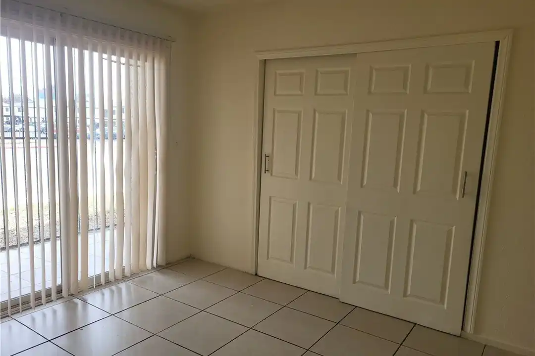 4610 Elk Springs Ave #D - View 4