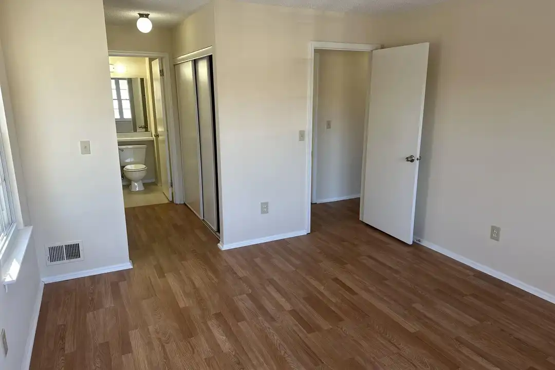 203 Colonial Ct #203 - View 5