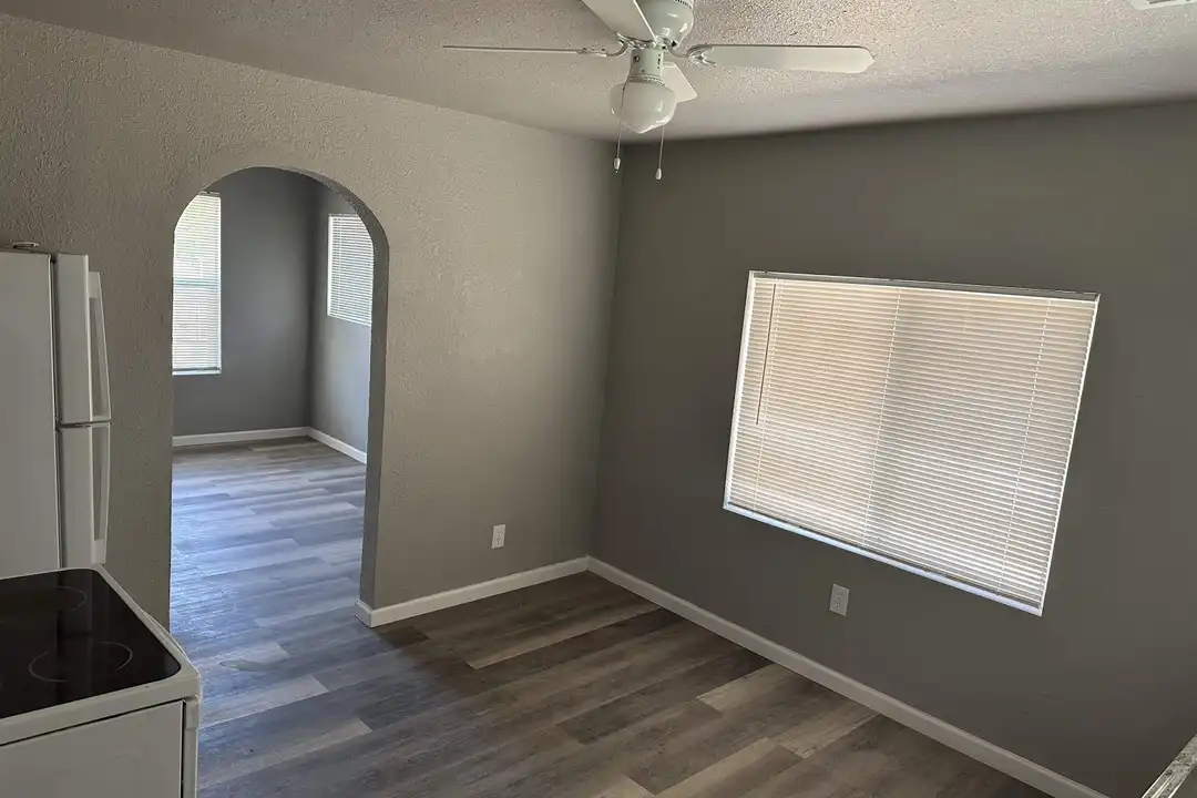 1009 S Lea Ave - More