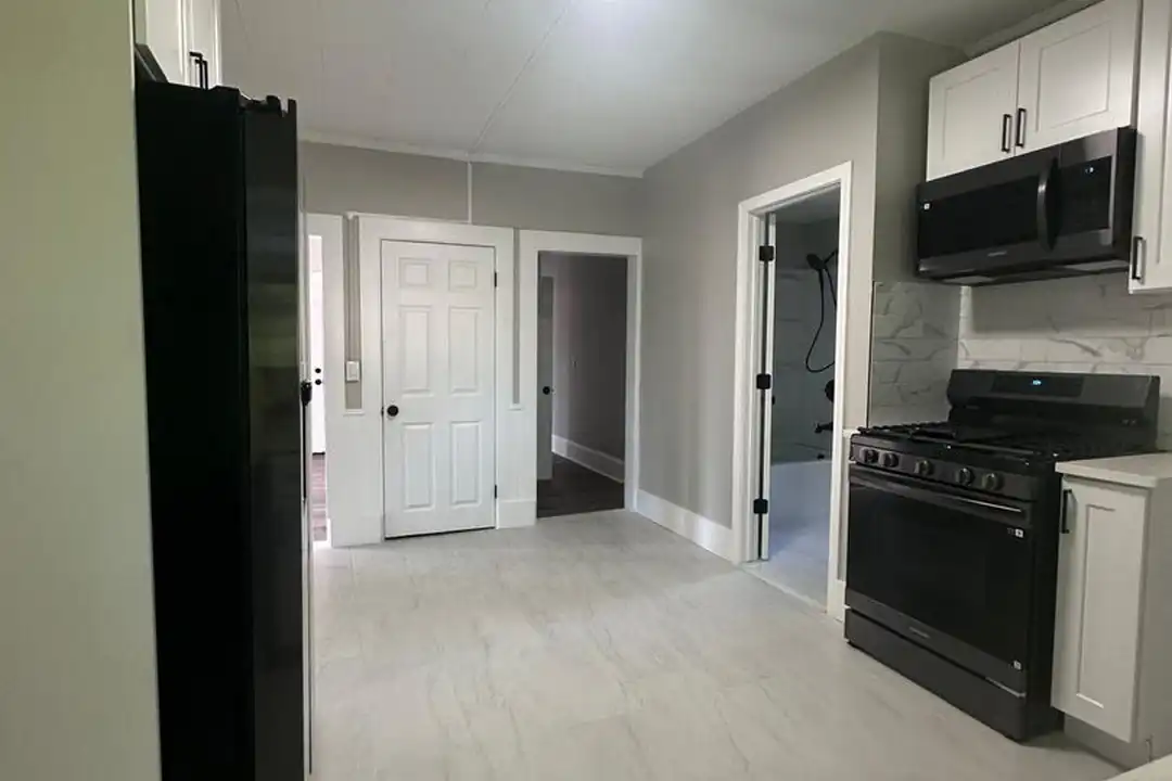 47 Hart St unit 1 – photo 1
